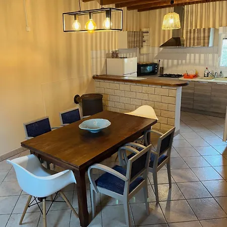 Prázdninový dům Emmanon - Maison A La Campagne Au Calme